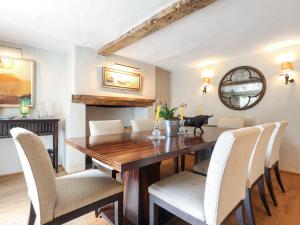 a dining room with a wooden table and chairs at Lynchets Cottage in Lambourn