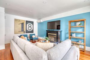 Posezení v ubytování Stay Portland - Elegant World's Fair 4BR Home 97 WalkScore