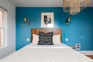 a blue bedroom with a bed with a blue wall at Stay Portland - Sophisticated 2BR - Prime NW 23rd Location in Portland