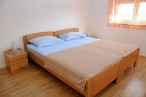 Postel nebo postele na pokoji v ubytování Apartmani Višnjić