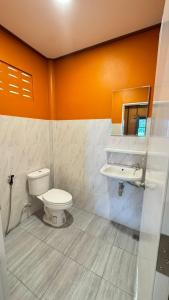 a bathroom with a toilet and a sink at Cheriya bungalow Kohyaonoi in Ban Laem Sai +47 photos