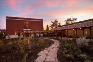 Giardino di McMenamins Anderson School