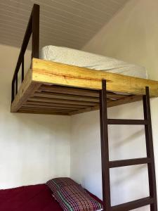 a bunk bed in a room with a ladder at La Casa del rio in Los Altos de Cerro Azul