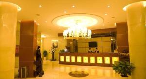 a large lobby with a chandelier in a building at GreenTree Inn Fuzhou Dongxiang Longshan Express Hotel in Dongxiang