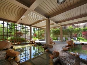 a large room with a pool of water and windows at Fliport Hotel Zhangzhou Yuanshan in Zhangzhou