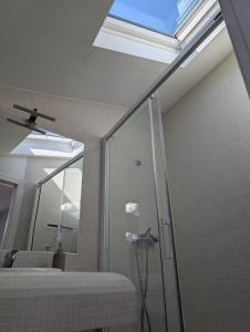 Ένα μπάνιο στο Duplex con vistas en el centro de Aracena +27 φωτογραφίες