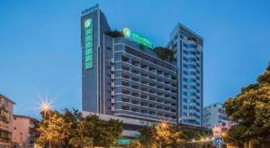 a hotel building with a sign on top of it at City Comfort Inn Liuzhou Diwang North Station in Liuzhou
