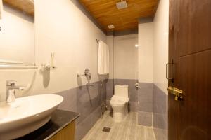 Koupelna v ubytování Atithi Hotel & Apartment + 34 fotografií