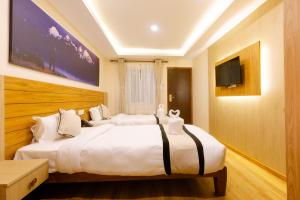 Postel nebo postele na pokoji v ubytování Atithi Hotel & Apartment