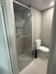 Ένα μπάνιο στο Fox17 Modern Stay