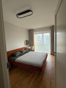 Ένα ή περισσότερα κρεβάτια σε δωμάτιο στο Fox17 Modern Stay