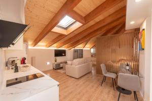 Χώρος καθιστικού στο ALAIA ROOMS, Apartamentos Turísticos 0002