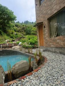 Bazén v ubytování The Nawalam Swiss Resort Yamunotri nebo v jeho okolí