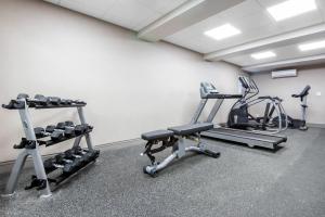 Fitness centrum a/nebo fitness zařízení v ubytování The Champlain Waterfront Hotel, an Ascend Collection Hotel