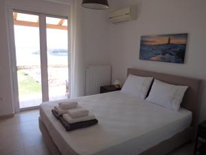 Кровать или кровати в номере Lefka's Villas