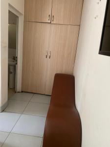 a brown chair in a room with a bathroom at nhà trọ my anh in Hanoi