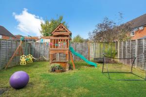 a backyard with a playground with a slide at 3Bedroom 5Bed 2Bath Ensuite Prv-Parkin x2 in Amersham