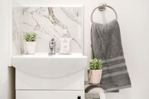 a white bathroom with a sink and a towel at 3Bedroom 5Bed 2Bath Ensuite Prv-Parkin x2 in Amersham