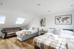 En eller flere senge i et værelse på 4BR 6Beds 3 Bath Private Parking Garden Kings Cross 25 min & Harry Potter
