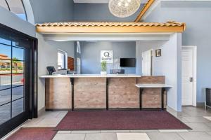 Kuchyň nebo kuchyňský kout v ubytování Quality Inn & Suites