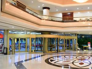 a lobby of a building with glass doors at Chengde Yunshan Hotel in Chengde