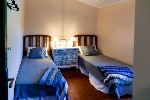 two beds sitting next to each other in a room at Can Guilla Gaudeix in Corro d'Amunt