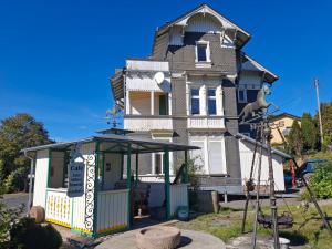 Το κτήριο όπου στεγάζεται  το διαμέρισμα