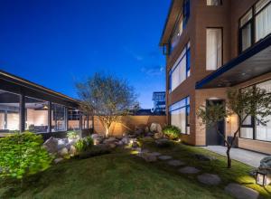 a garden in front of a building at night at Shangri-La Memory Homestay in Shangri-La