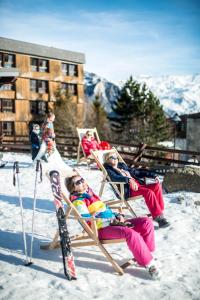 a group of people sitting in chairs in the snow at Villages Clubs du Soleil - LES KARELLIS in Montricher-Albanne +15 photos