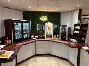 a restaurant with a counter with a drink machine at Kyriad Bordeaux Lormont in Lormont +33 photos
