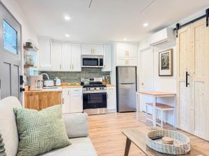 Kuchyň nebo kuchyňský kout v ubytování Cozy Designer Guesthouse with Style - RE + 4 fotografie