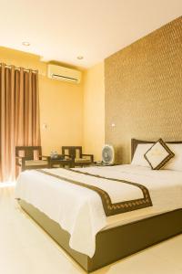 a bedroom with a large bed in a room at Thai Hoa Hotel in Hanoi