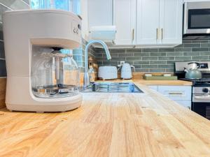 Photo de la galerie de l'établissement Cozy Designer Guesthouse with Style - RE, à Calabasas 4 autres photos