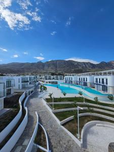 Bazén v ubytování Lapta Residential Complex IRINA nebo v jeho okolí