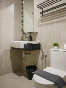 Ένα μπάνιο στο 22 Macalisterz George Town by Wodages