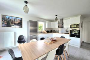 Una cocina o cocineta en Ideal stay between Saint-Malo and Mont St-Michel