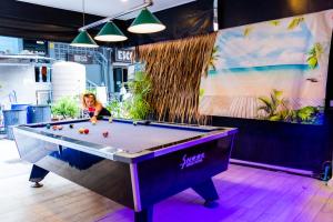 Τραπέζι μπιλιάρδου στο Blue Beach Guest House