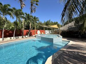 a large swimming pool with a swimming pool at Woodstock Palmresort Curacao - Iguana Kamer in Santa Catharina