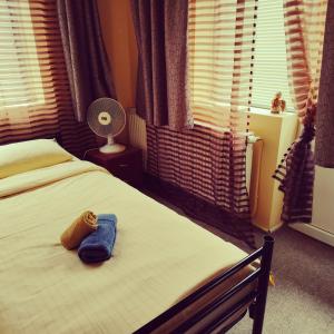 a bedroom with a bed with two towels on it at Clara Family Room in Cluj-Napoca
