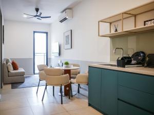 Η κουζίνα ή μικρή κουζίνα στο 22 Macalisterz George Town by Wodages