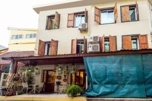 a building with a blue tarp in front of it at OYO 895 The Onion Hostel in Bangkok
