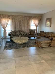 Χώρος καθιστικού στο Vista Retreat on 3222