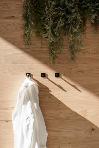 a white shirt hanging on a wooden floor at MYALPS Tirol inklusive Sky- Wellness in Oetz +49 photos