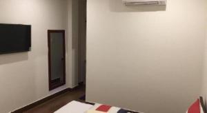 a room with a white wall and a mirror at Phuong Ly Ly in Ho Chi Minh City +15 photos
