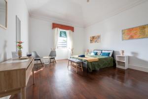 a living room with a bed and a table at Quinta das Virtudes in Funchal