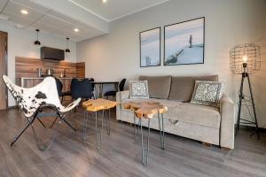 a living room with a couch and a table and chairs at RentPlanet - Apartamenty Karkonoskie in Sosnówka