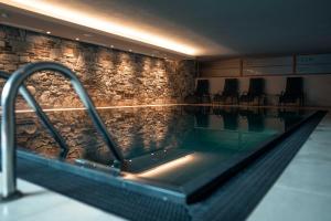 Kolam renang di atau dekat dengan Hotel Christof