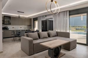 a living room and kitchen with a couch and a table at Villa La Caretta in Alikanas
