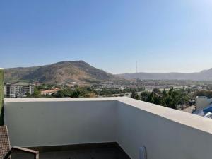 een uitzicht vanaf het dak van een huis bij Hotel 5092 in Abuja