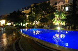 Bazén v ubytování Hotel Giardino Sul Mare nebo v jeho okolí + 20 fotografií